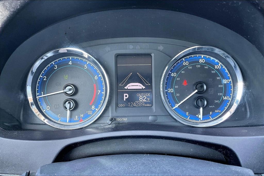Used 2017 Toyota Corolla XSE FWD image 8