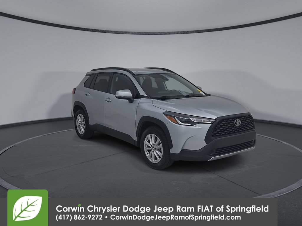 Used 2022 Toyota Corolla Cross LE FWD video 2