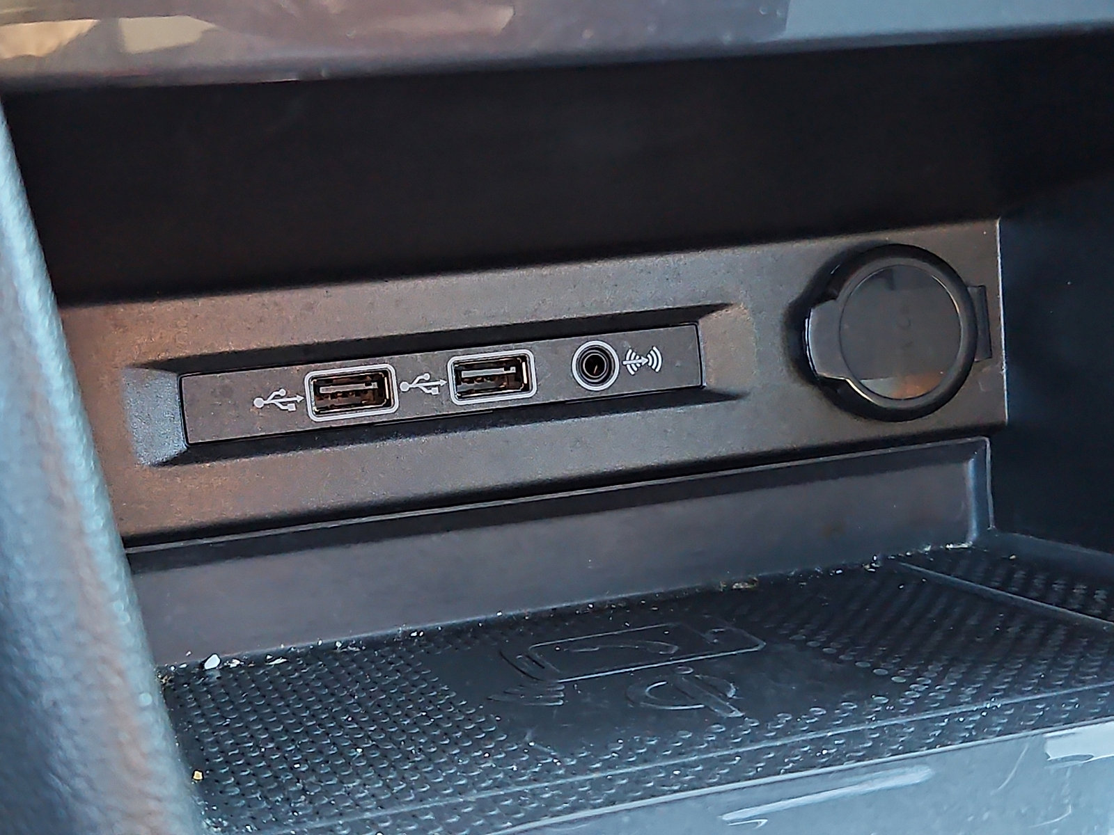 Used 2020 Volkswagen Tiguan SE R-Line image 23