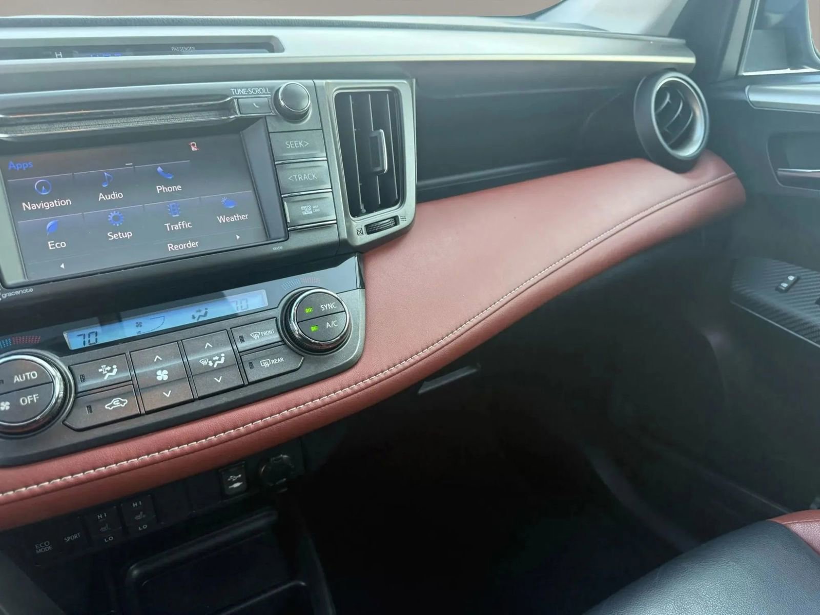 Used 2014 Toyota RAV4 Limited image 27