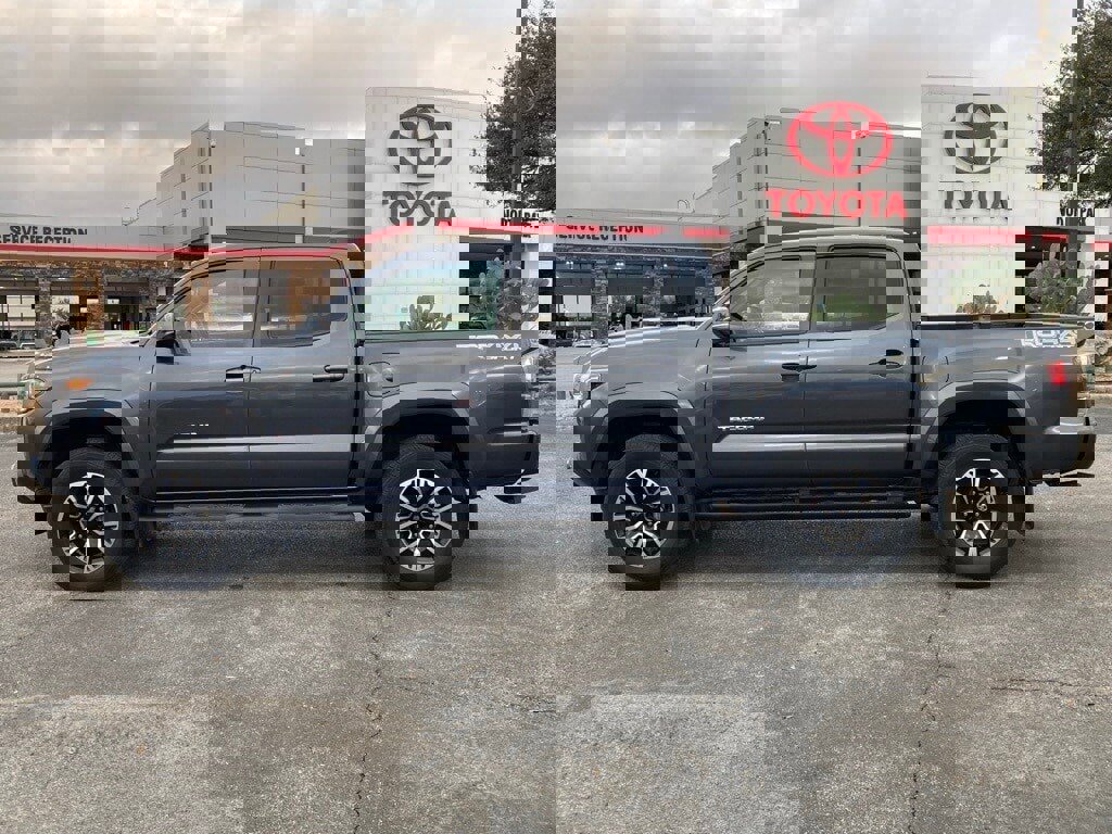 Used 2022 Toyota Tacoma TRD Sport w/ Technology Package image 8
