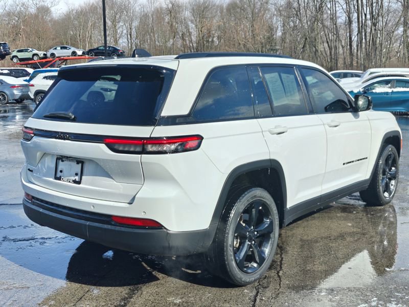 Used 2023 Jeep Grand Cherokee Altitude image 5