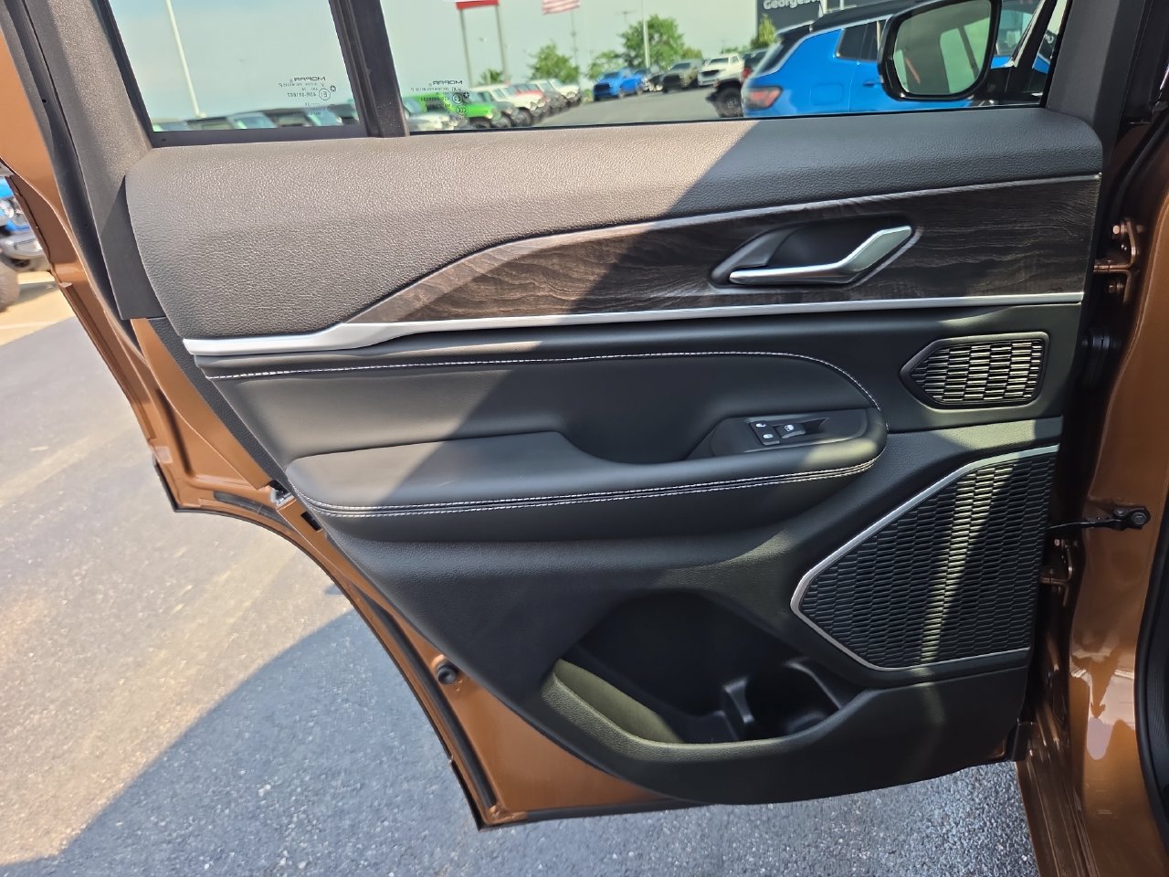 New 2026 Jeep Grand Cherokee Limited AWD/4WD image 14