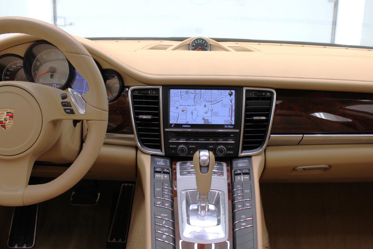 Used 2014 Porsche Panamera S image 56