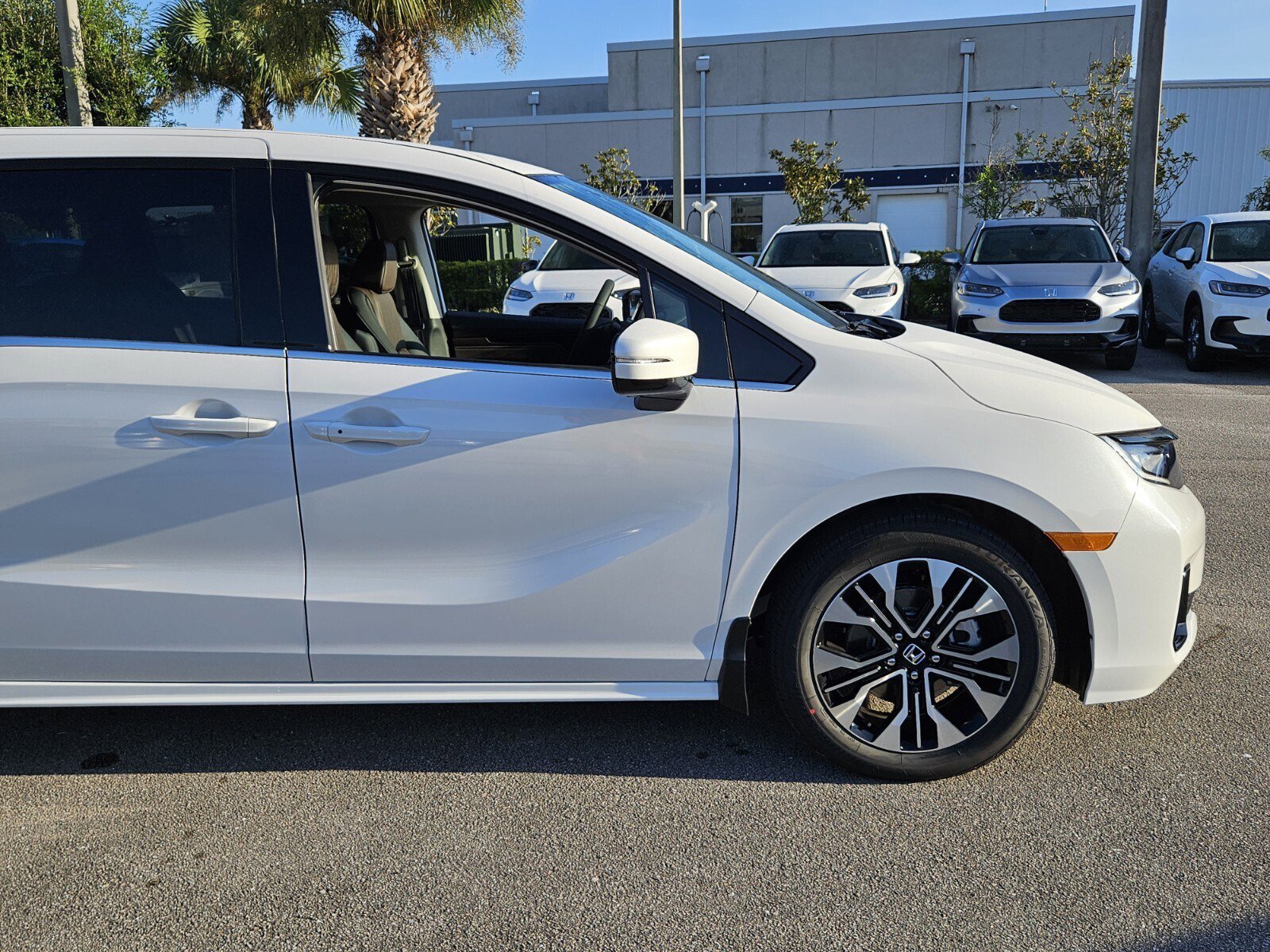 New 2026 Honda Odyssey Elite image 2