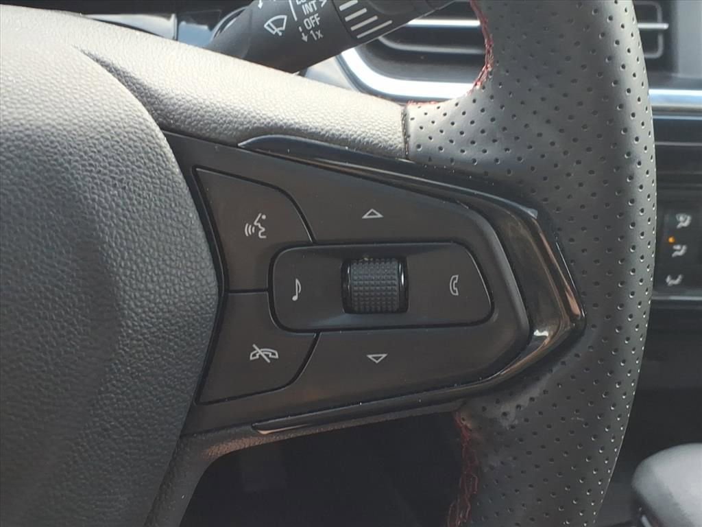 Used 2025 Chevrolet Trax RS w/ Sunroof Package image 14