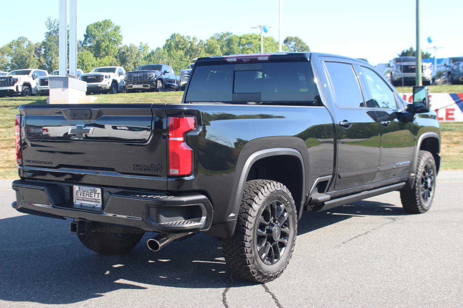 Used 2025 Chevrolet Silverado 2500 High Country w/ High Country Premium Package AWD/4WD image 7