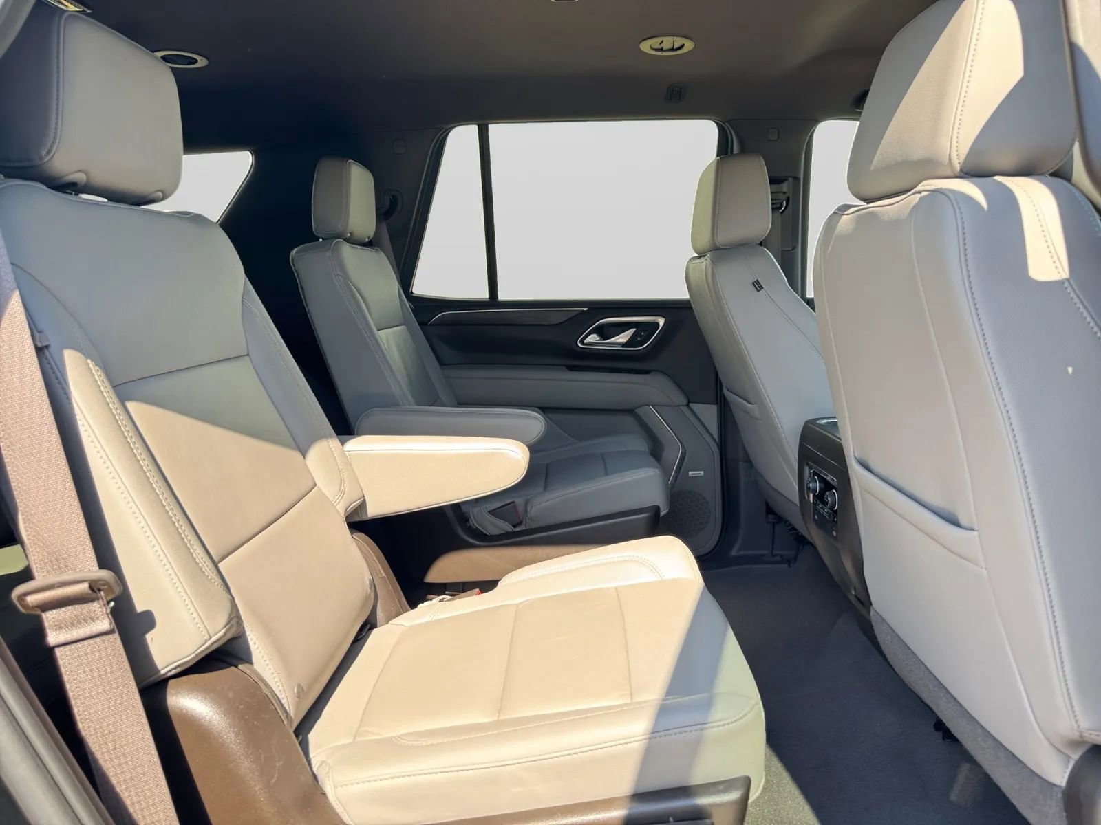 Used 2023 Chevrolet Tahoe Z71 w/ Luxury Package AWD/4WD image 33