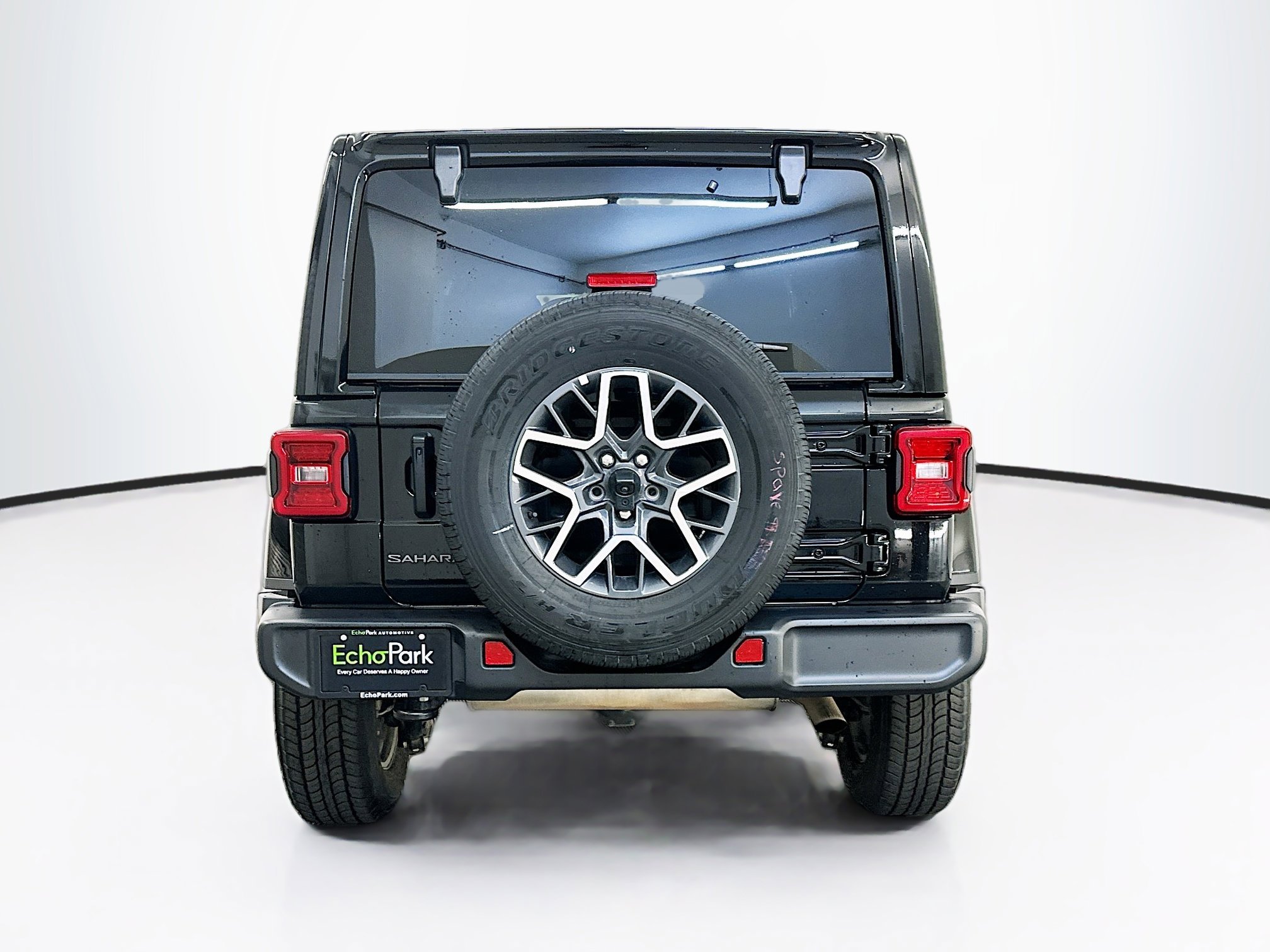 Used 2025 Jeep Wrangler Sahara image 7