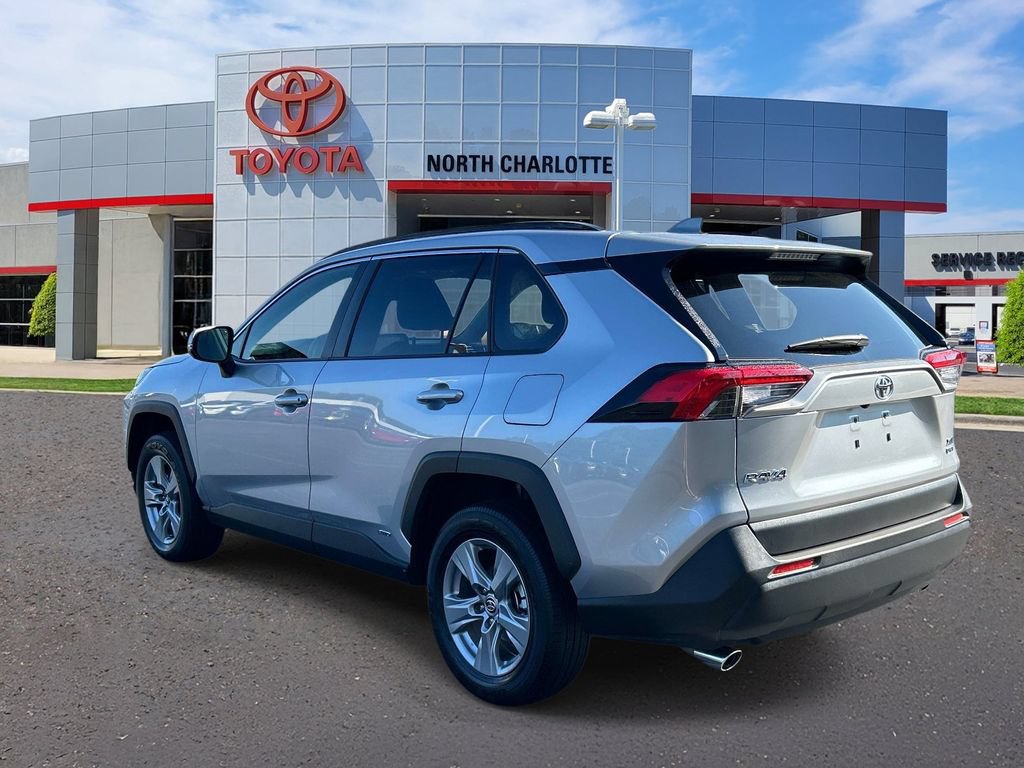 Used 2025 Toyota RAV4 XLE AWD/4WD image 6