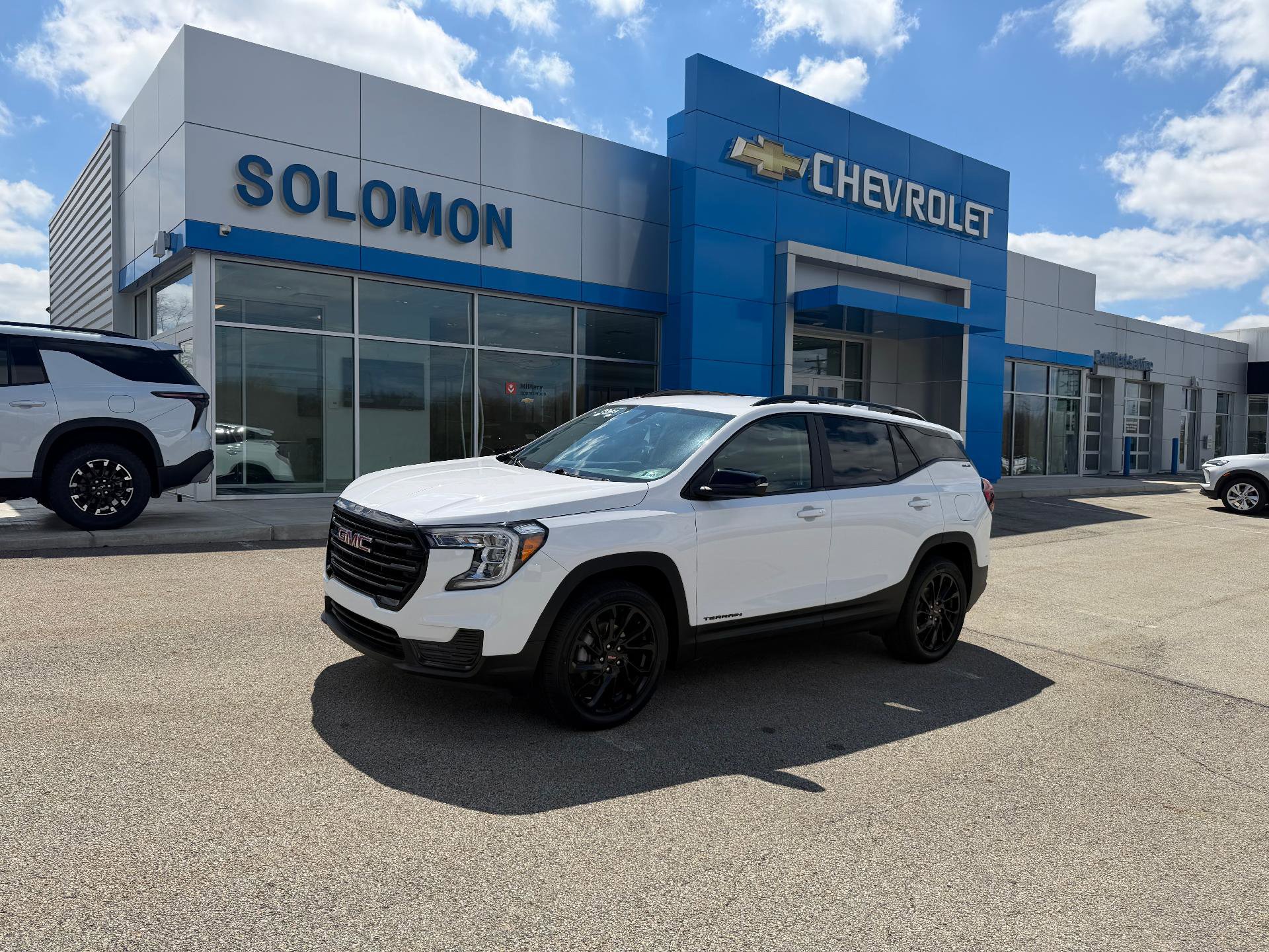 Used 2023 GMC Terrain SLE w/ Driver Convenience Package image 1