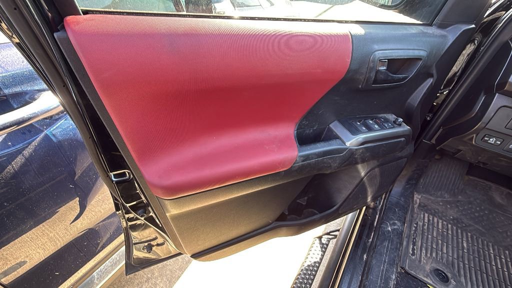 Used 2023 Toyota Tacoma SR5 w/ Technology Package image 5