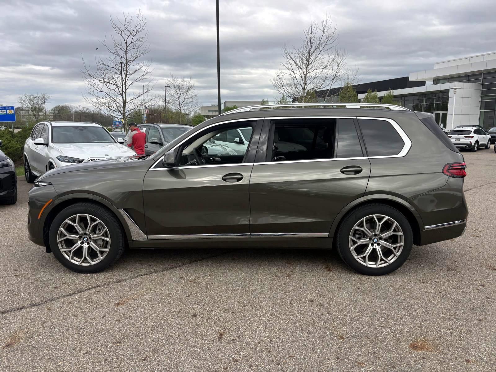 Used 2026 BMW X7 xDrive40i w/ Premium Package AWD/4WD image 8