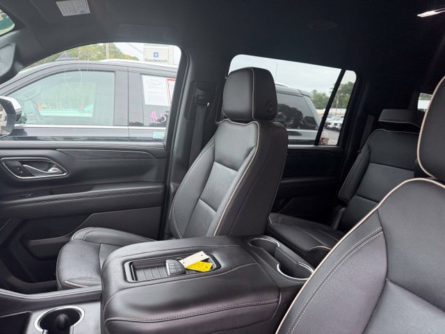 Certified 2022 GMC Yukon XL SLT w/ SLT Luxury Package AWD/4WD image 17