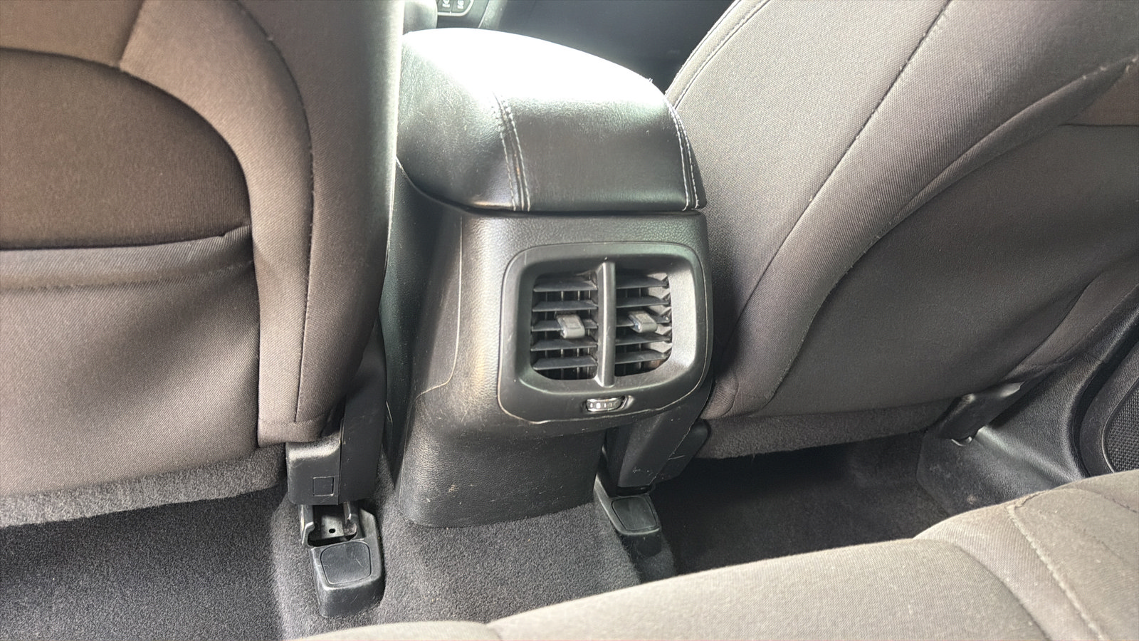 Used 2021 Jeep Cherokee Latitude AWD/4WD image 24