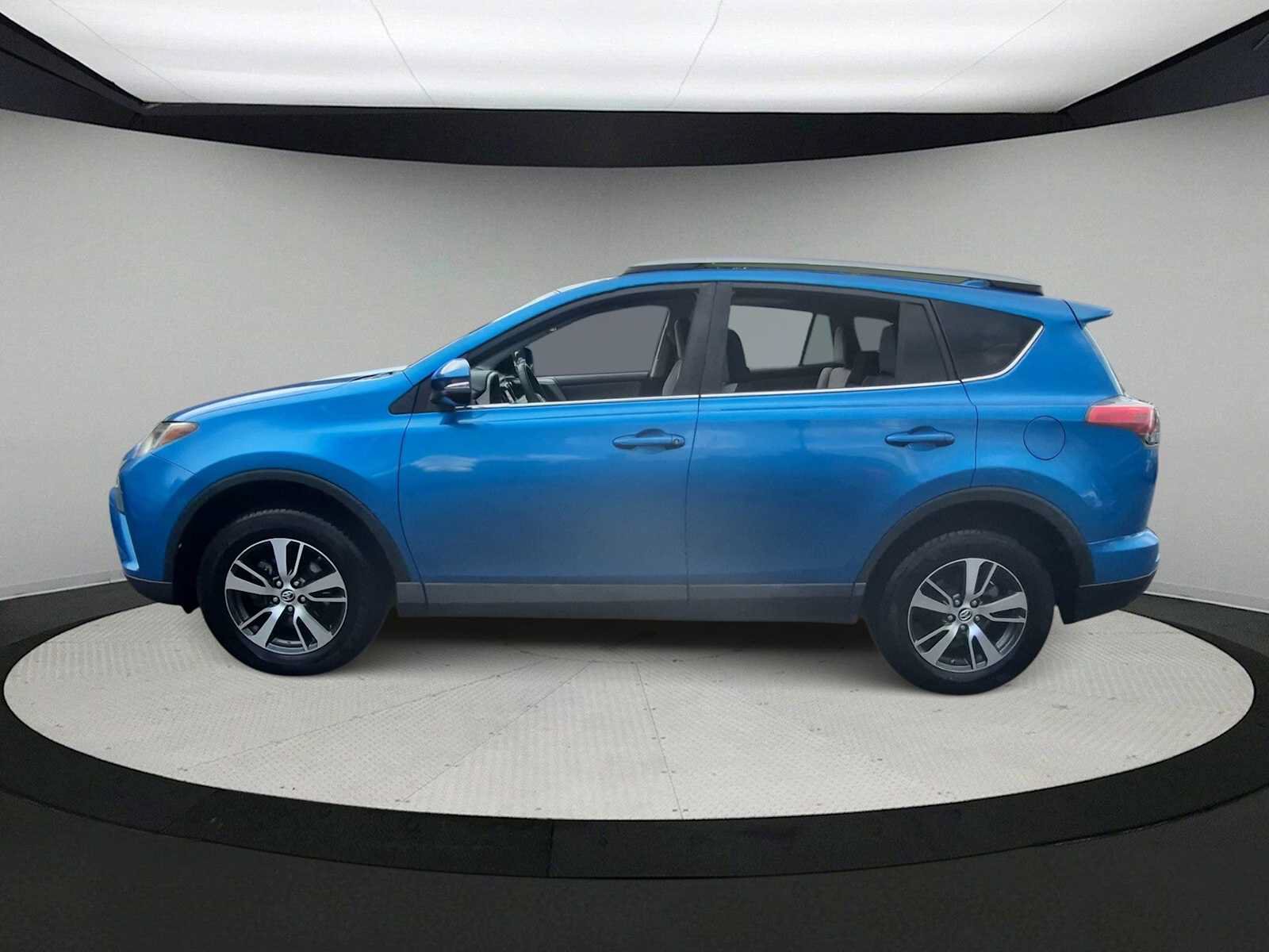 Used 2018 Toyota RAV4 XLE w/ Plus Extra Value Package FWD image 5