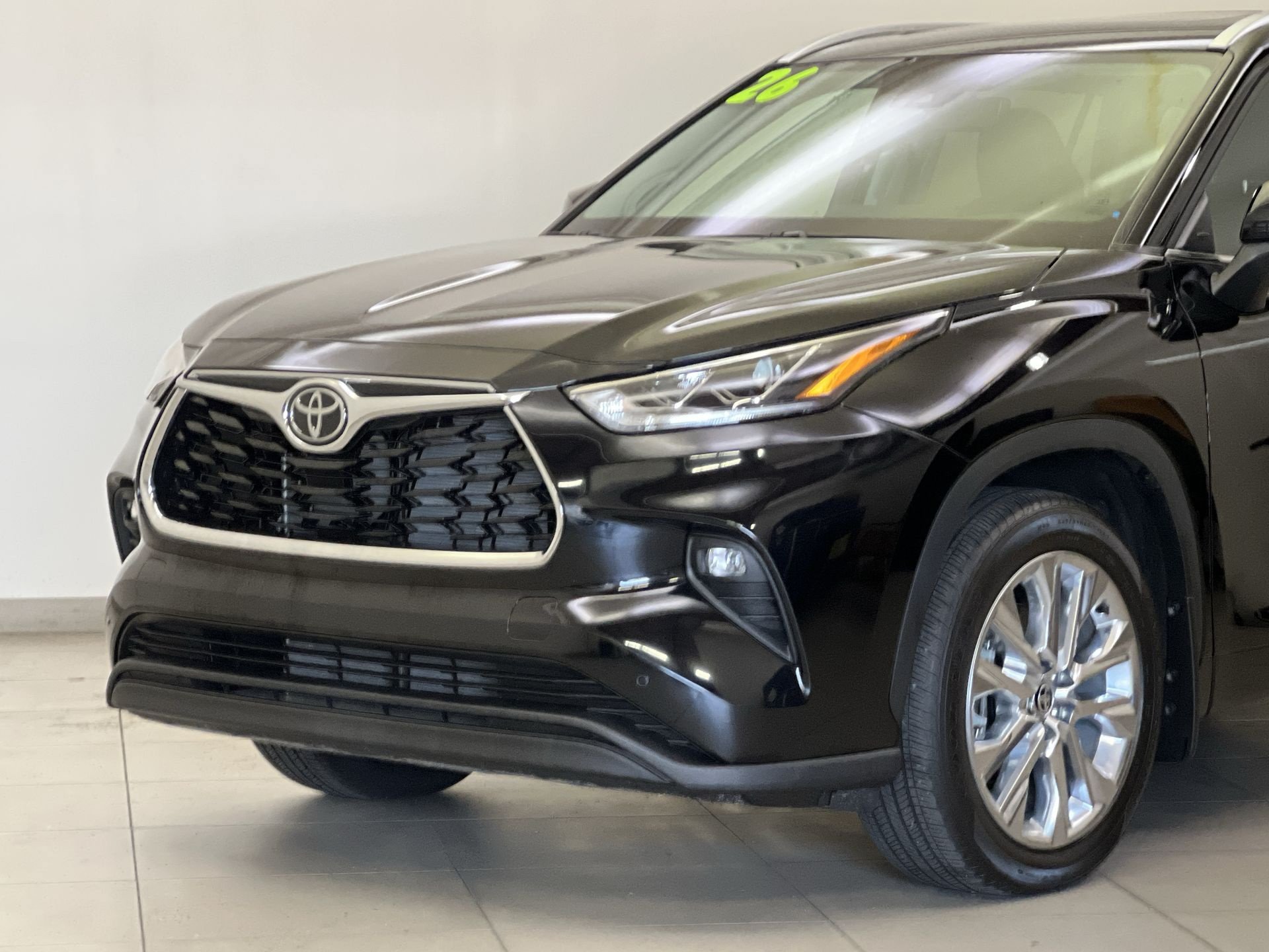Used 2026 Toyota Highlander Limited AWD/4WD image 29