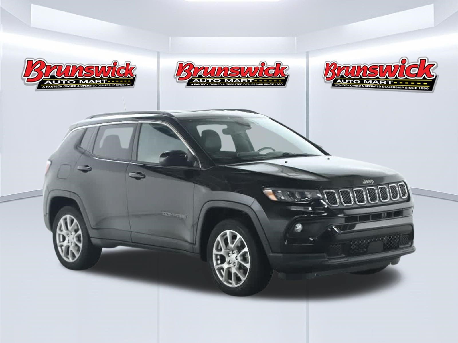 Used 2023 Jeep Compass Latitude AWD/4WD image 9