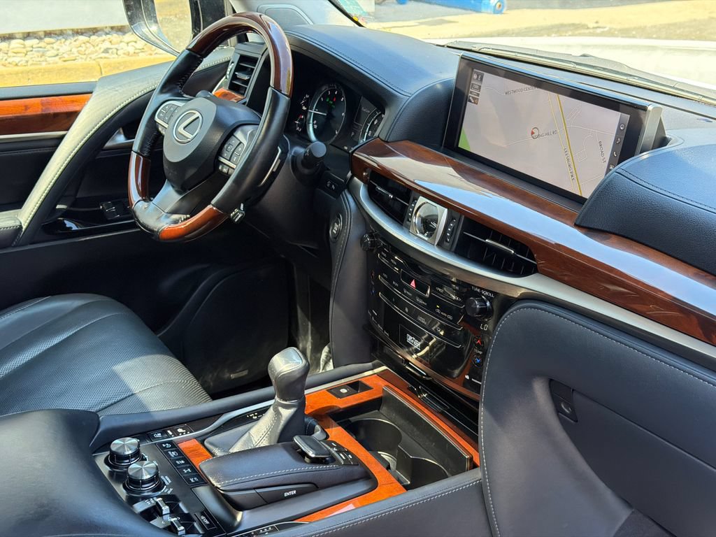 Used 2019 Lexus LX 570 4WD w/ Luxury Package image 10