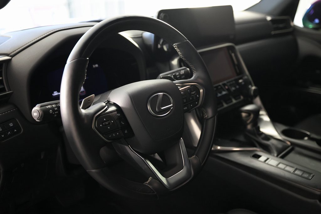 Used 2024 Lexus LX 600 4WD w/ Appearance Package image 22