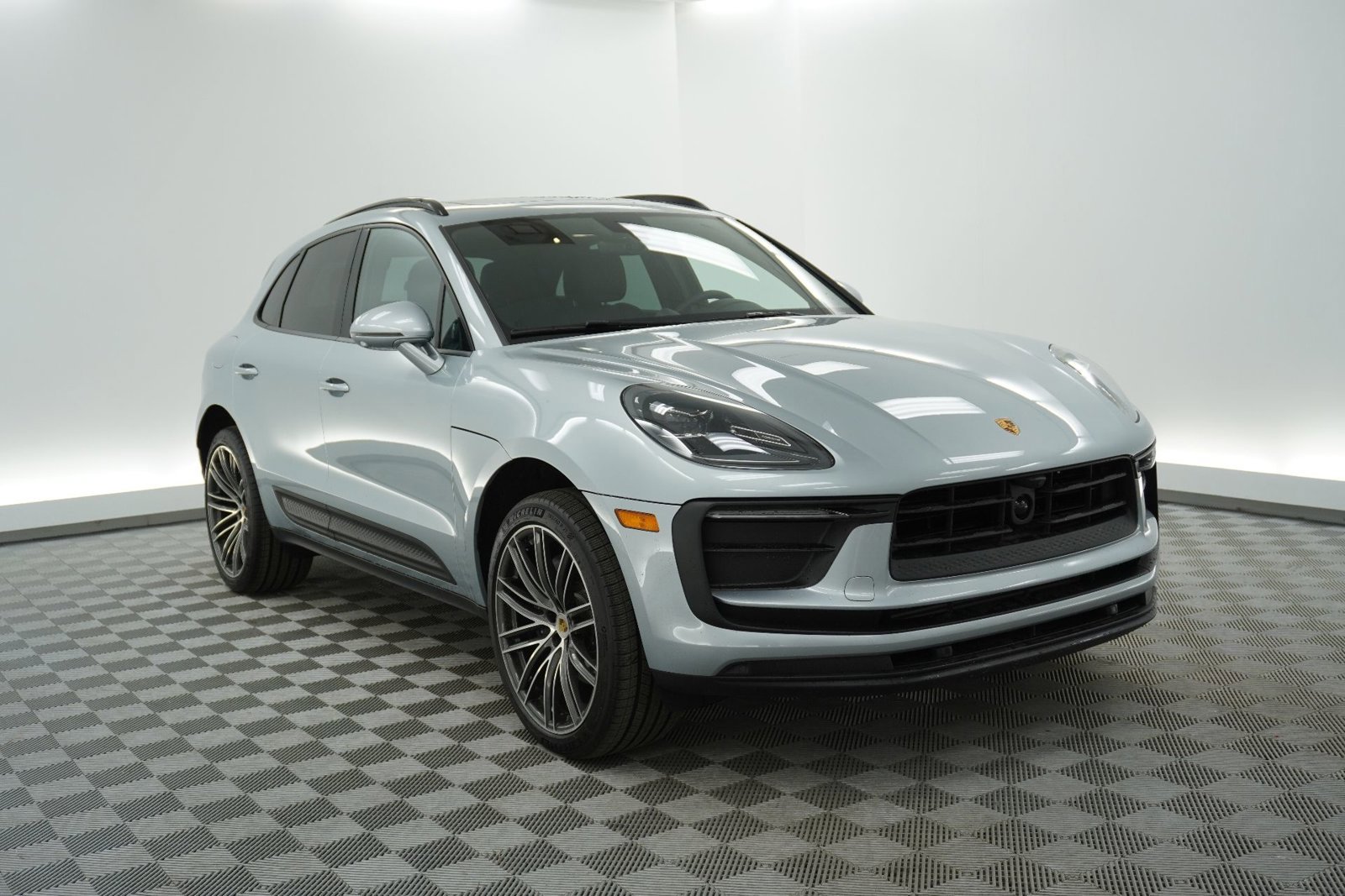 Certified 2026 Porsche Macan image 8
