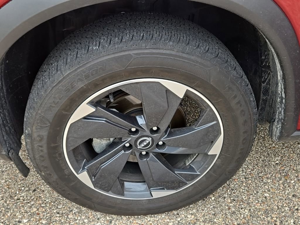 Used 2024 Nissan Rogue SV image 42