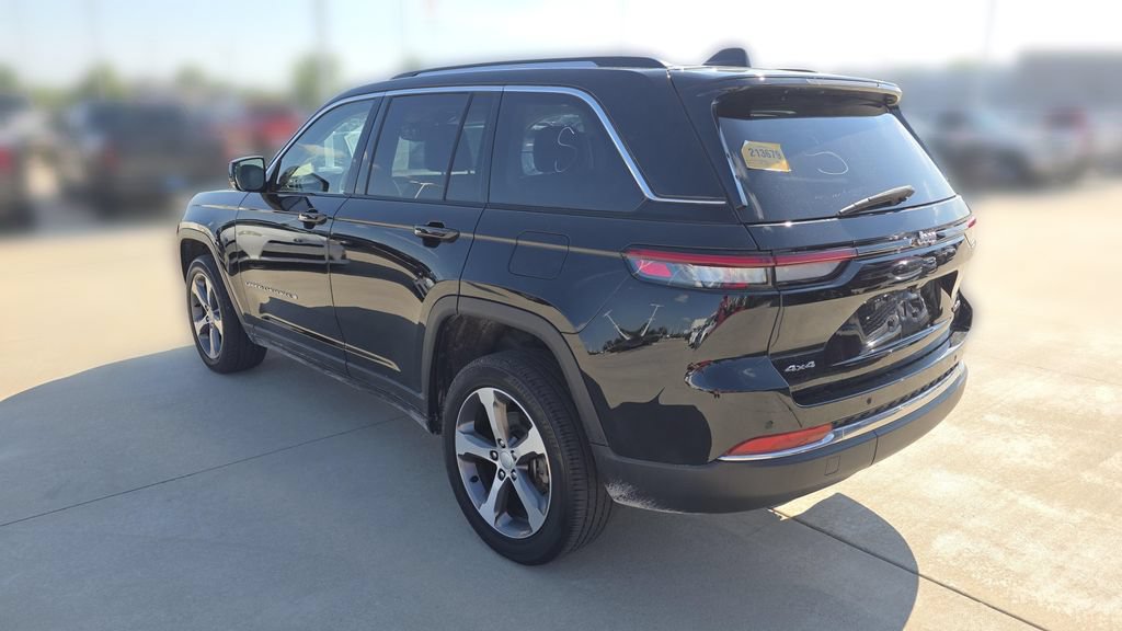 Used 2023 Jeep Grand Cherokee Limited AWD/4WD image 3