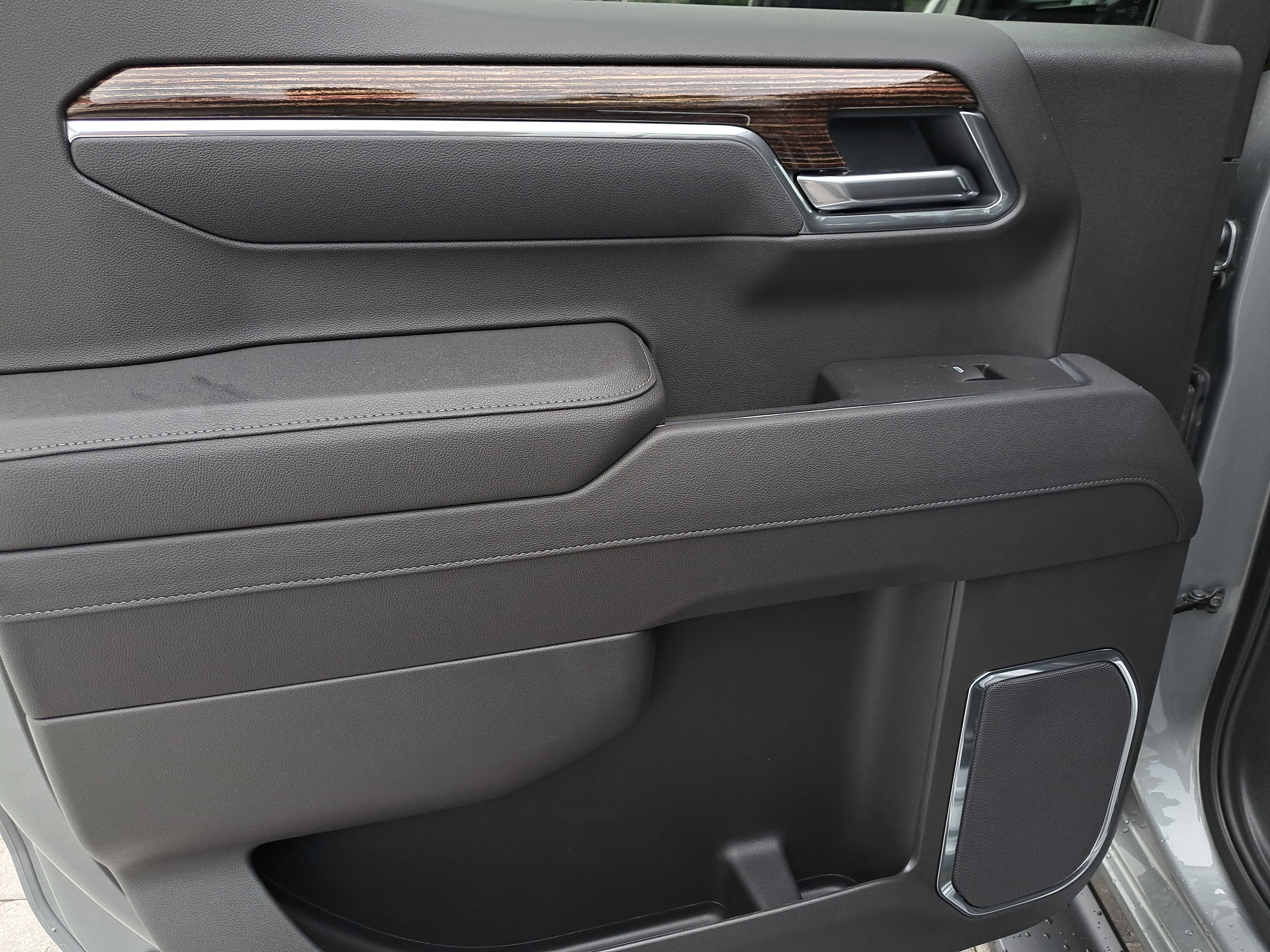 New 2025 GMC Sierra 1500 Elevation w/ LPO, Elevation Black Package image 12