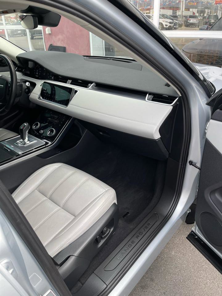 Used 2020 Land Rover Range Rover Evoque SE image 19
