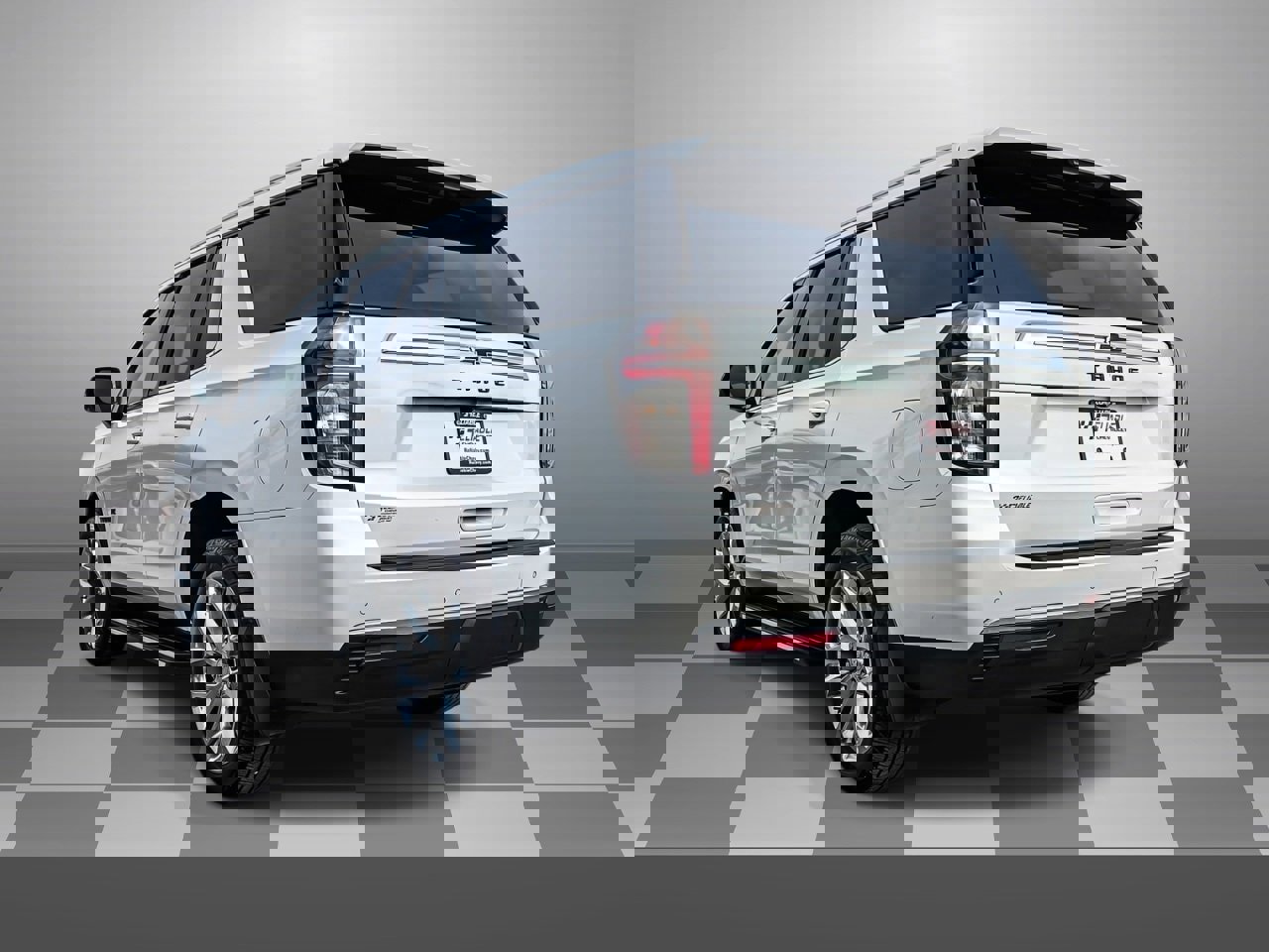 Used 2022 Chevrolet Tahoe LT w/ Luxury Package image 4