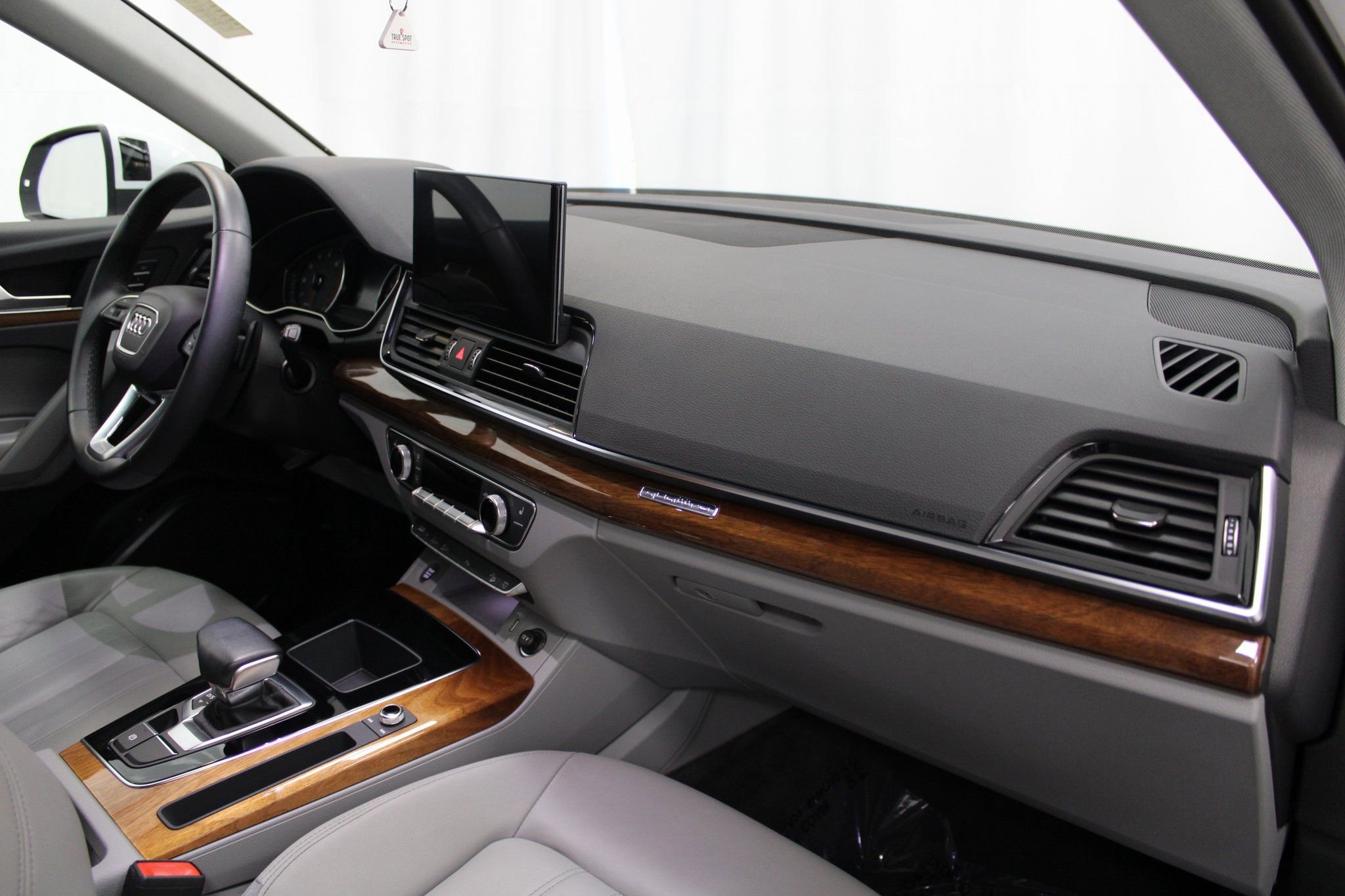 Used 2022 Audi Q5 2.0T Premium w/ Convenience Package image 27