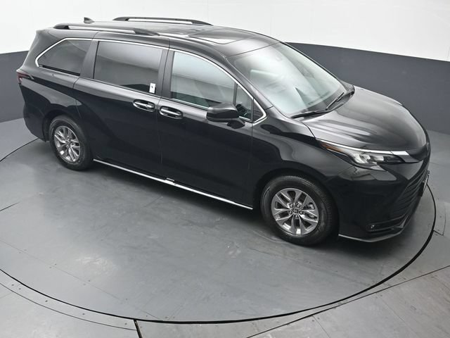 Used 2026 Toyota Sienna XLE AWD/4WD image 49