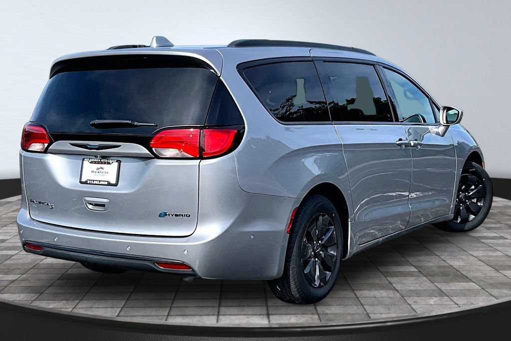 Used 2020 Chrysler Pacifica Limited w/ Advanced Safetytec Group FWD image 2