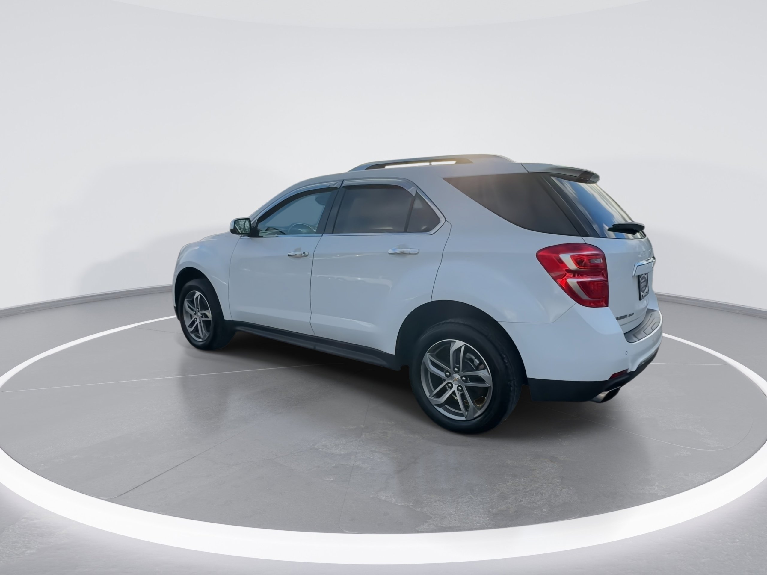 Used 2017 Chevrolet Equinox Premier w/ Enhanced Convenience Package image 6