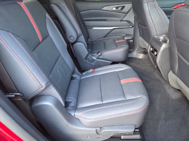 Used 2026 Chevrolet Traverse RS w/ LPO, Floor Liner Package AWD/4WD image 32