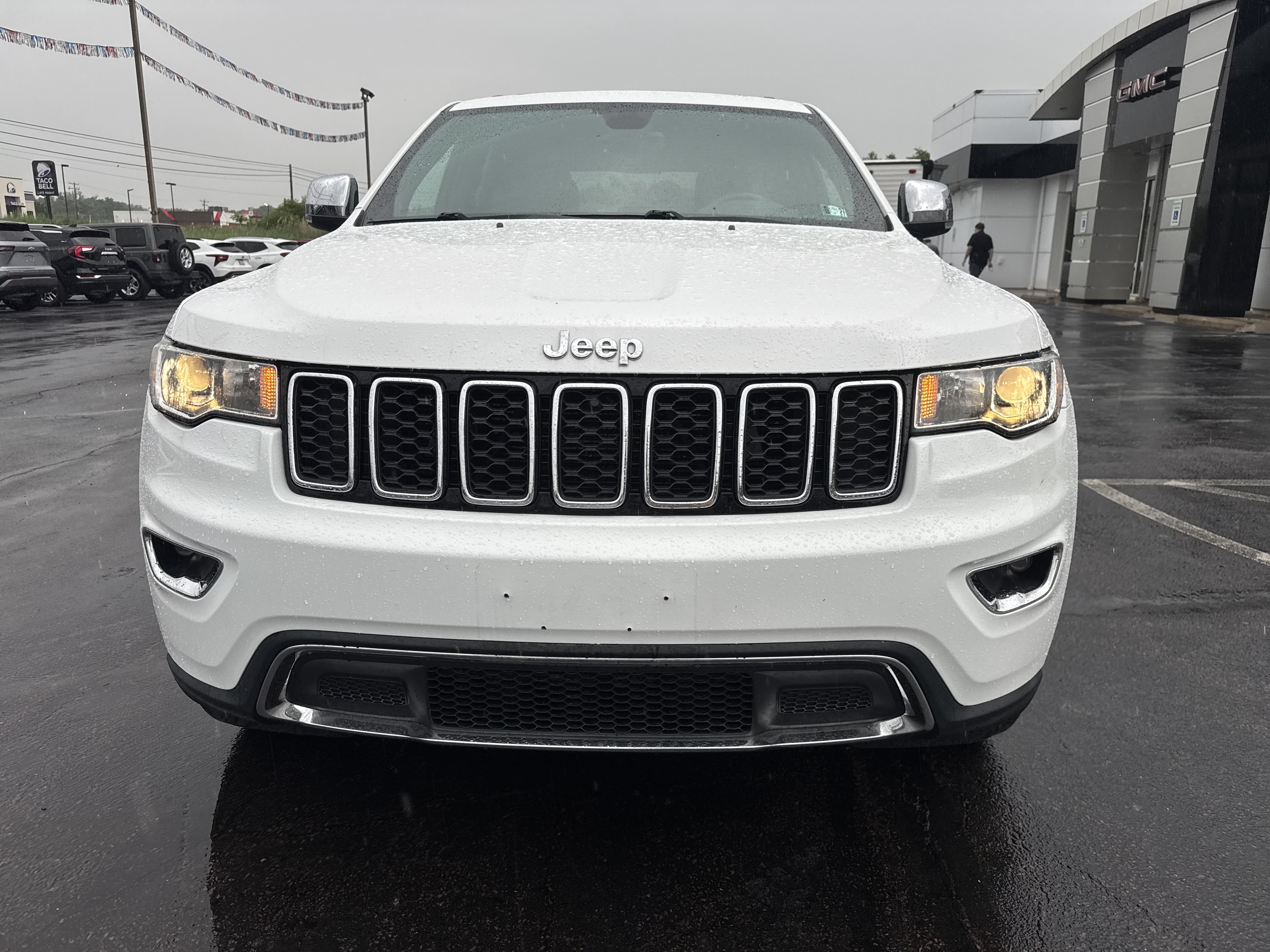 Used 2018 Jeep Grand Cherokee Limited AWD/4WD image 9