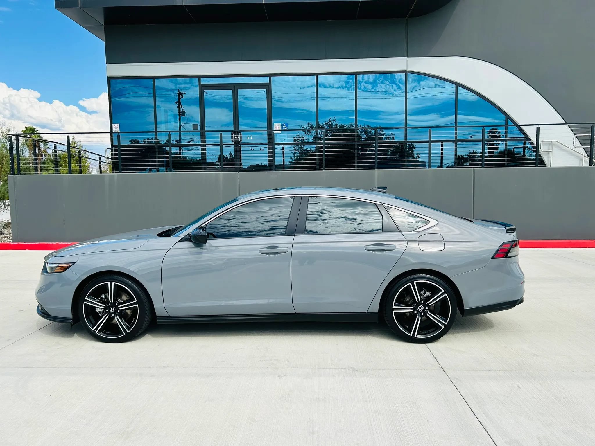 Used 2025 Honda Accord Sport image 4