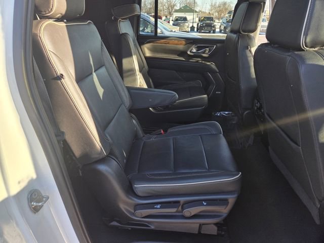 Used 2023 Chevrolet Suburban Premier image 13