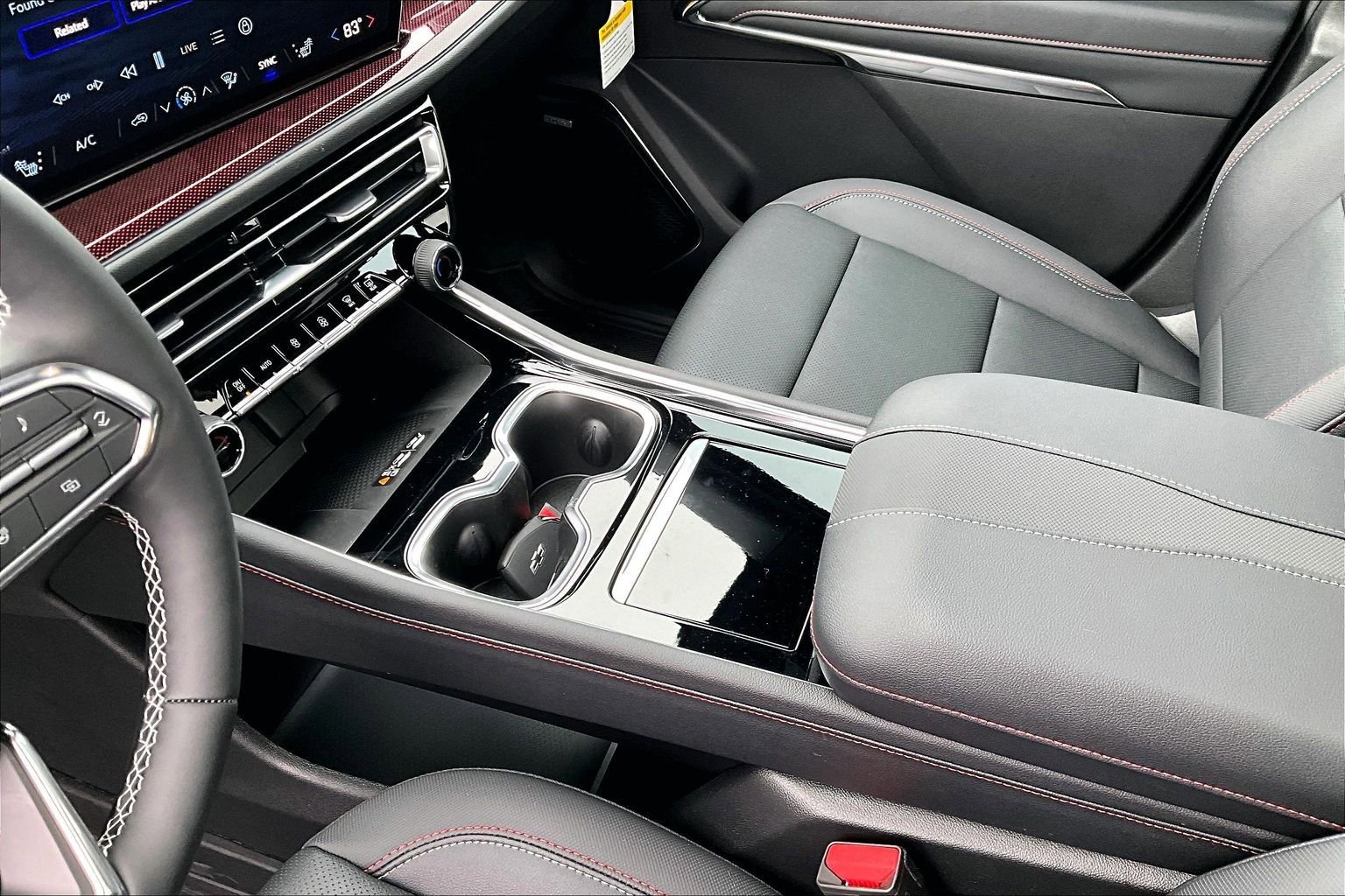 New 2026 Chevrolet Traverse Z71 w/ Enhanced Driving Package image 8