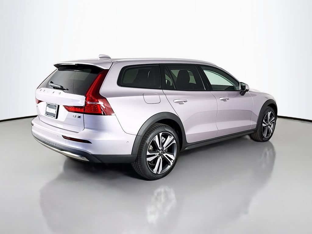 New 2026 Volvo V60 B5 Cross Country Plus w/ Climate Package AWD/4WD image 7