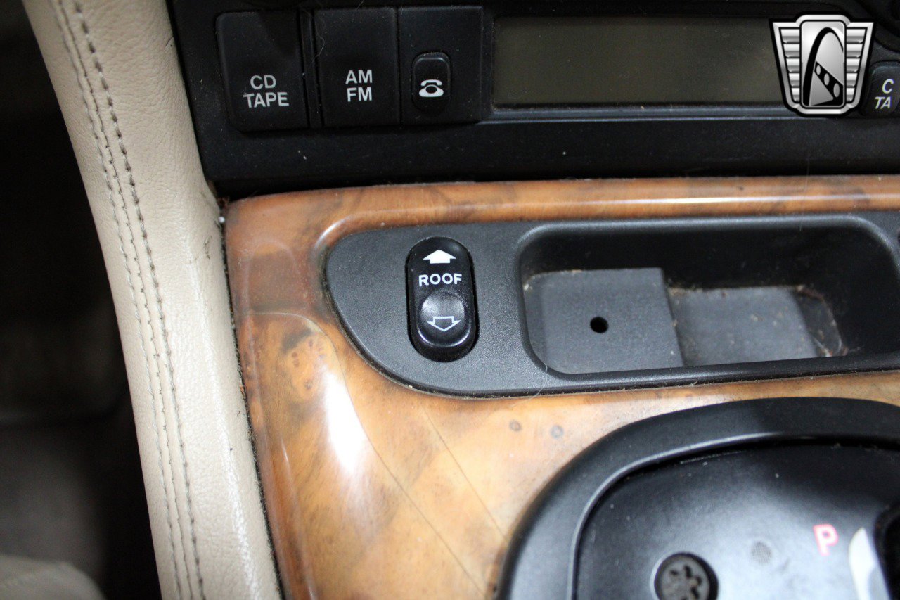 Used 2001 Jaguar XK8 Convertible image 21