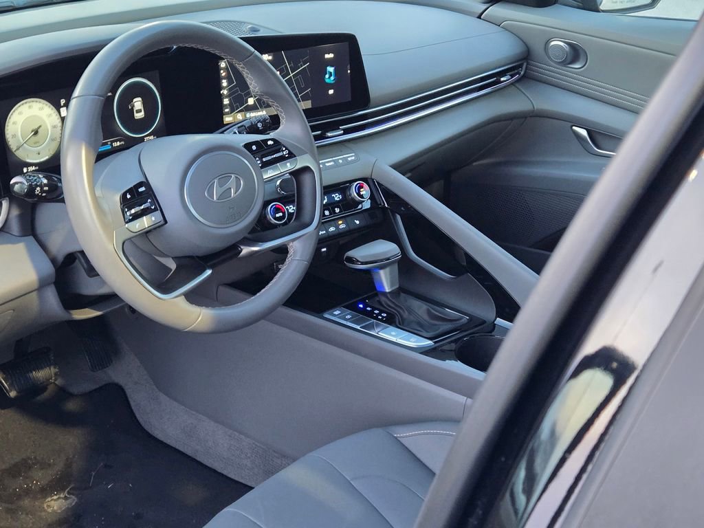 Used 2024 Hyundai Elantra SEL w/ Convenience Package image 31