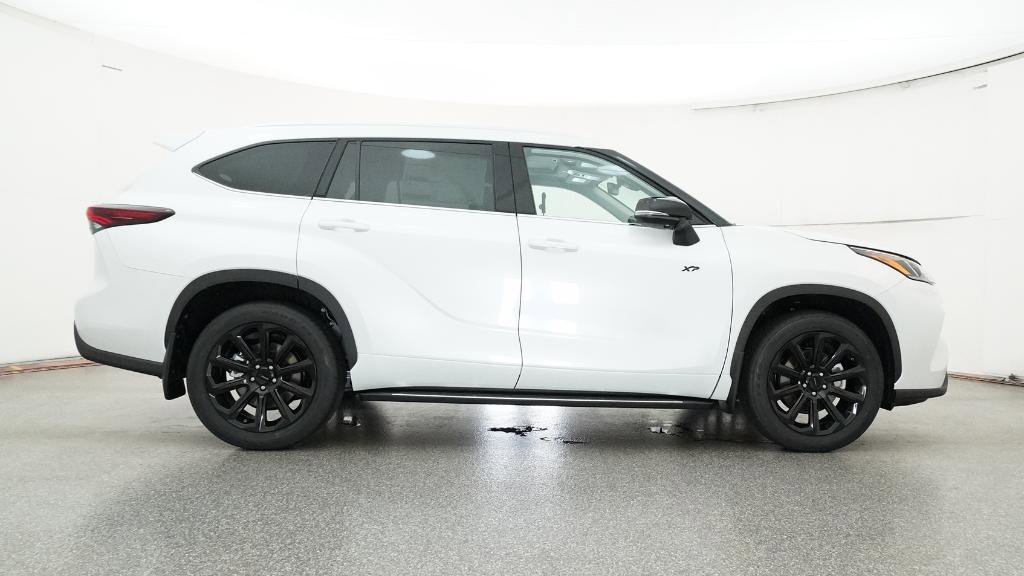 New 2025 Toyota Highlander Limited image 26