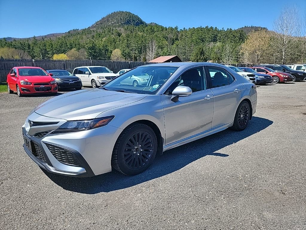 Used 2023 Toyota Camry SE image 1