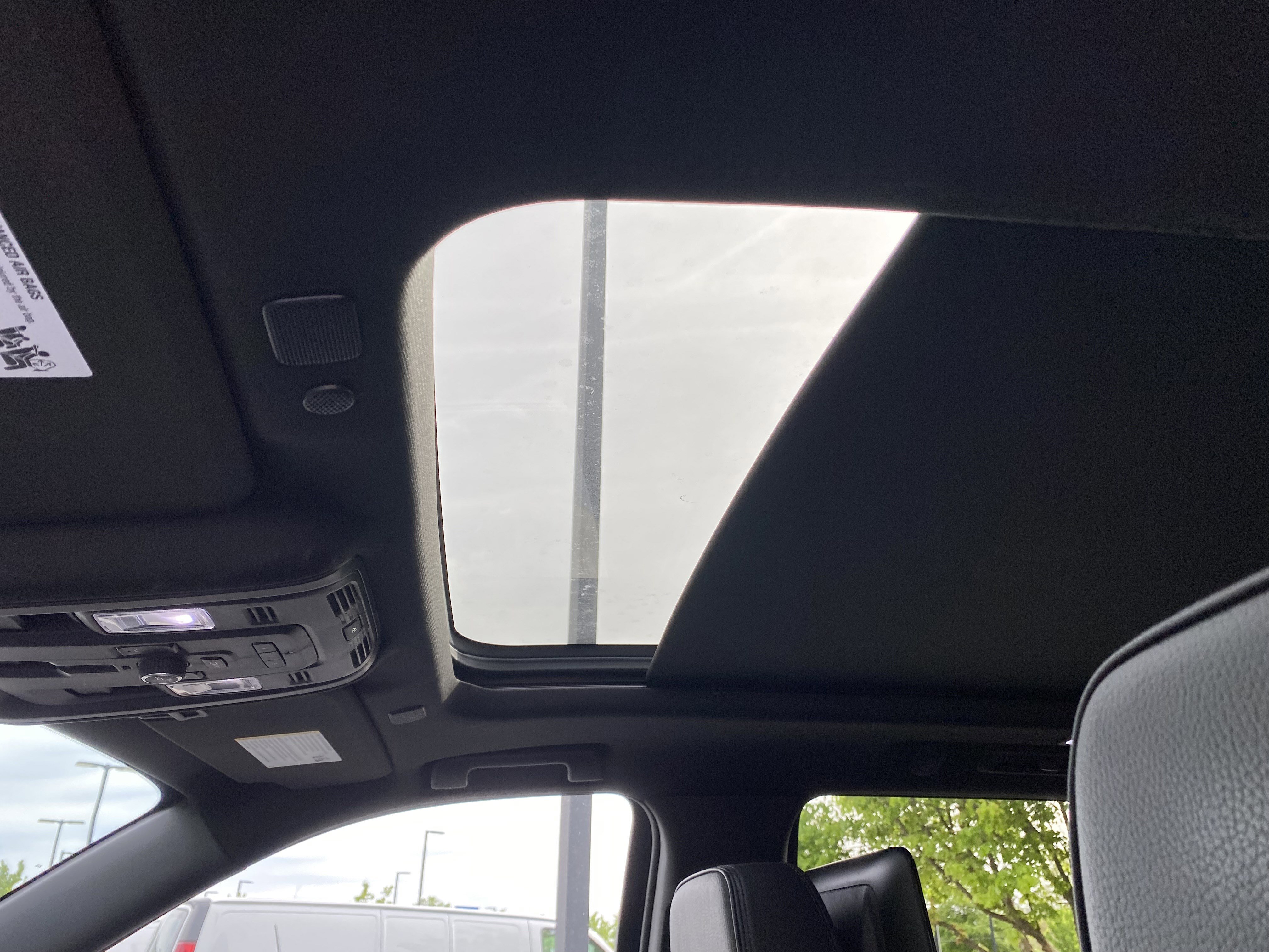 Used 2023 GMC Yukon Denali w/ Denali Reserve Package image 34