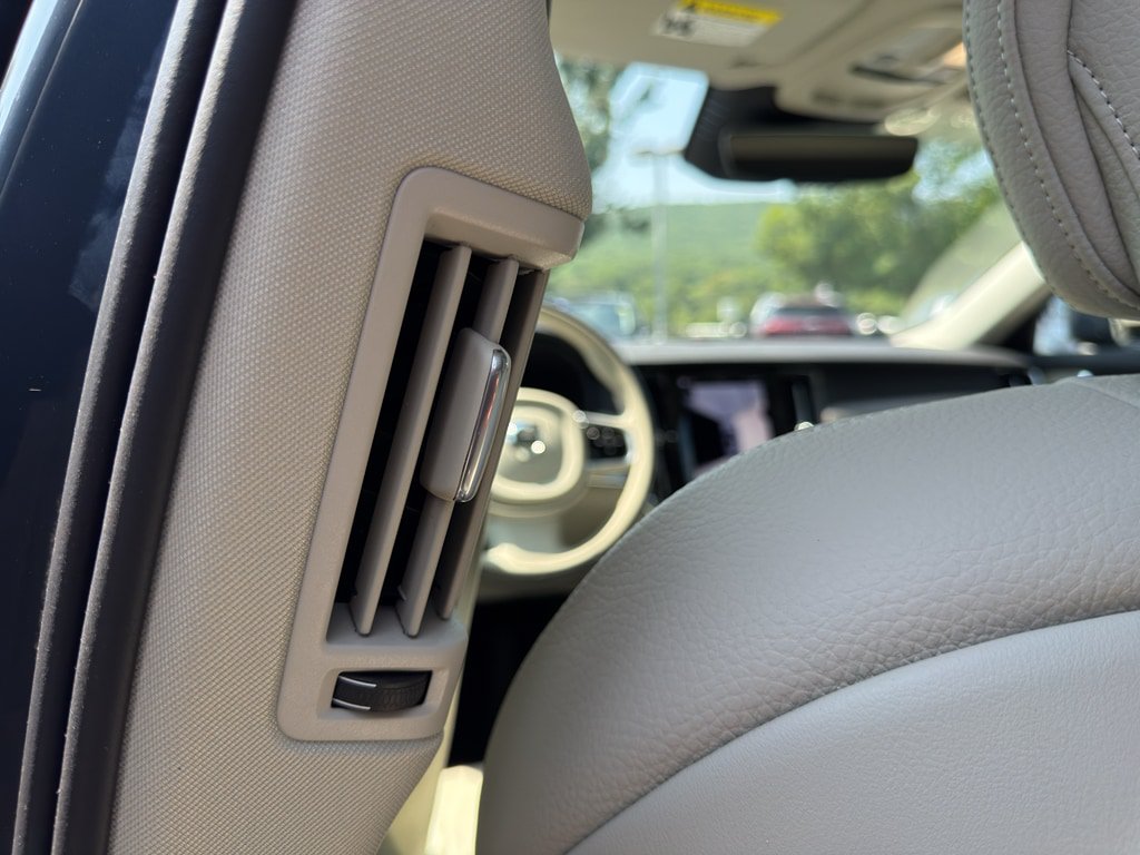 Certified 2025 Volvo V90 B6 Cross Country Plus AWD/4WD image 31