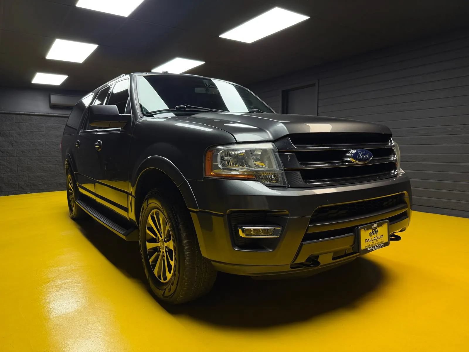 Used 2017 Ford Expedition EL XLT AWD/4WD image 3
