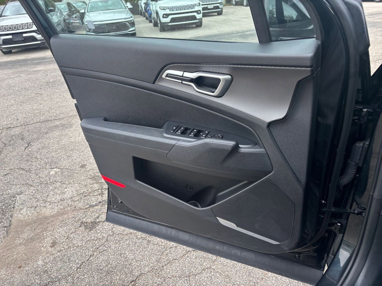 Used 2025 Kia Sportage LX image 18
