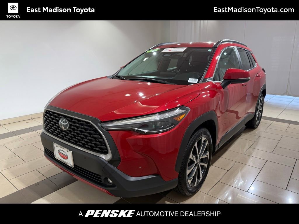 Certified 2023 Toyota Corolla Cross XLE image 1