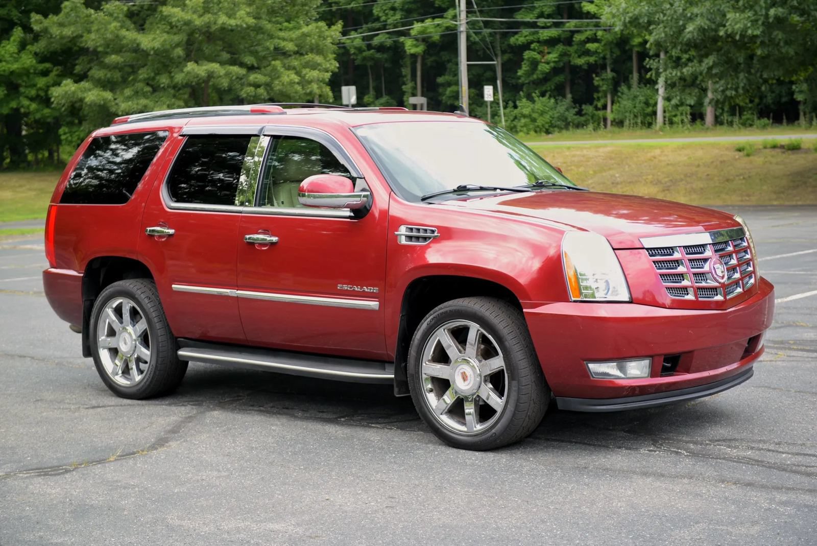 Used 2010 Cadillac Escalade Luxury AWD/4WD image 42
